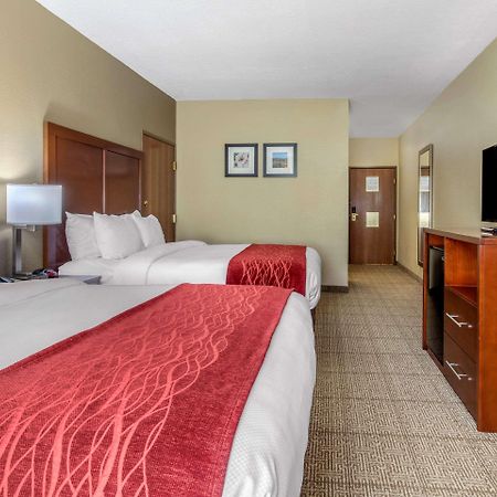 Comfort Inn & Suites Маккомб Экстерьер фото