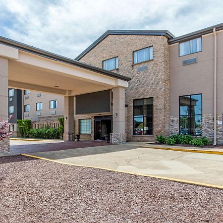 Comfort Inn & Suites Маккомб Экстерьер фото