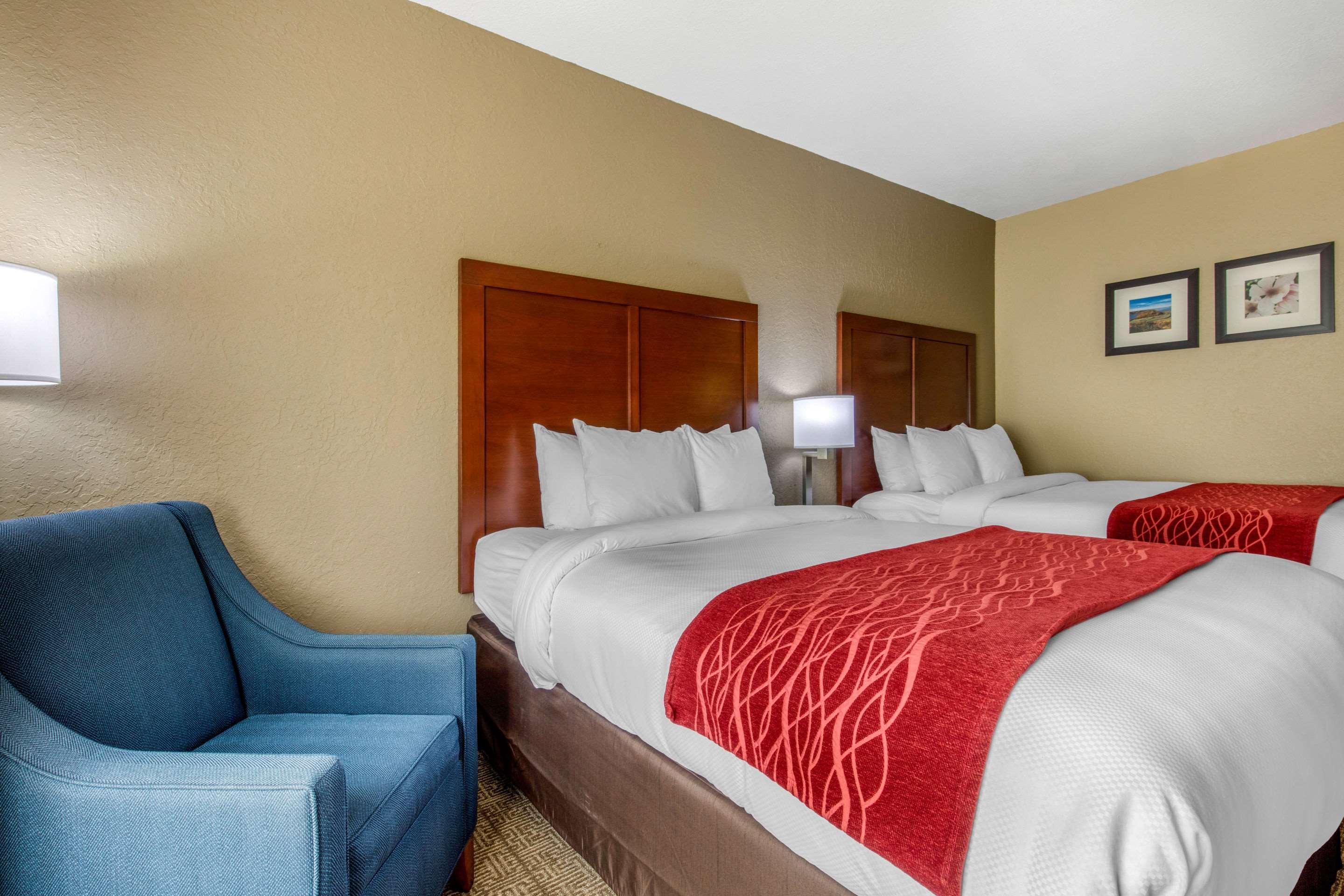 Comfort Inn & Suites Маккомб Экстерьер фото