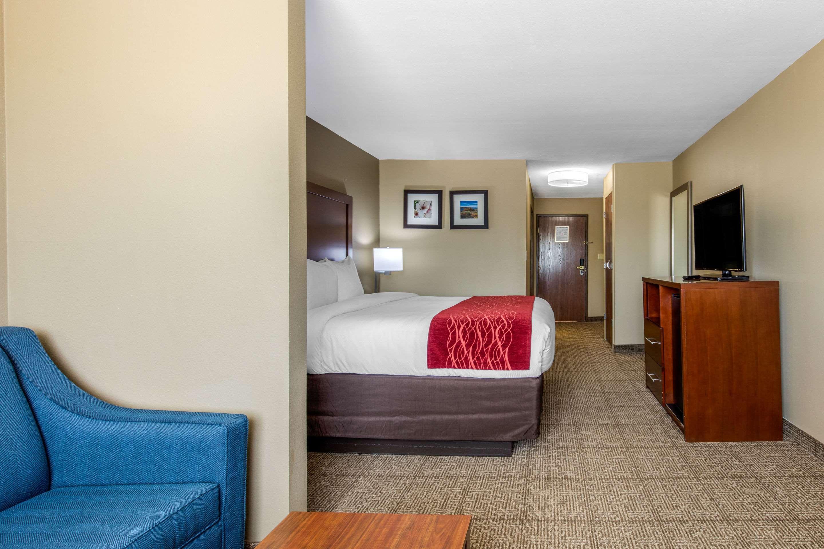 Comfort Inn & Suites Маккомб Экстерьер фото