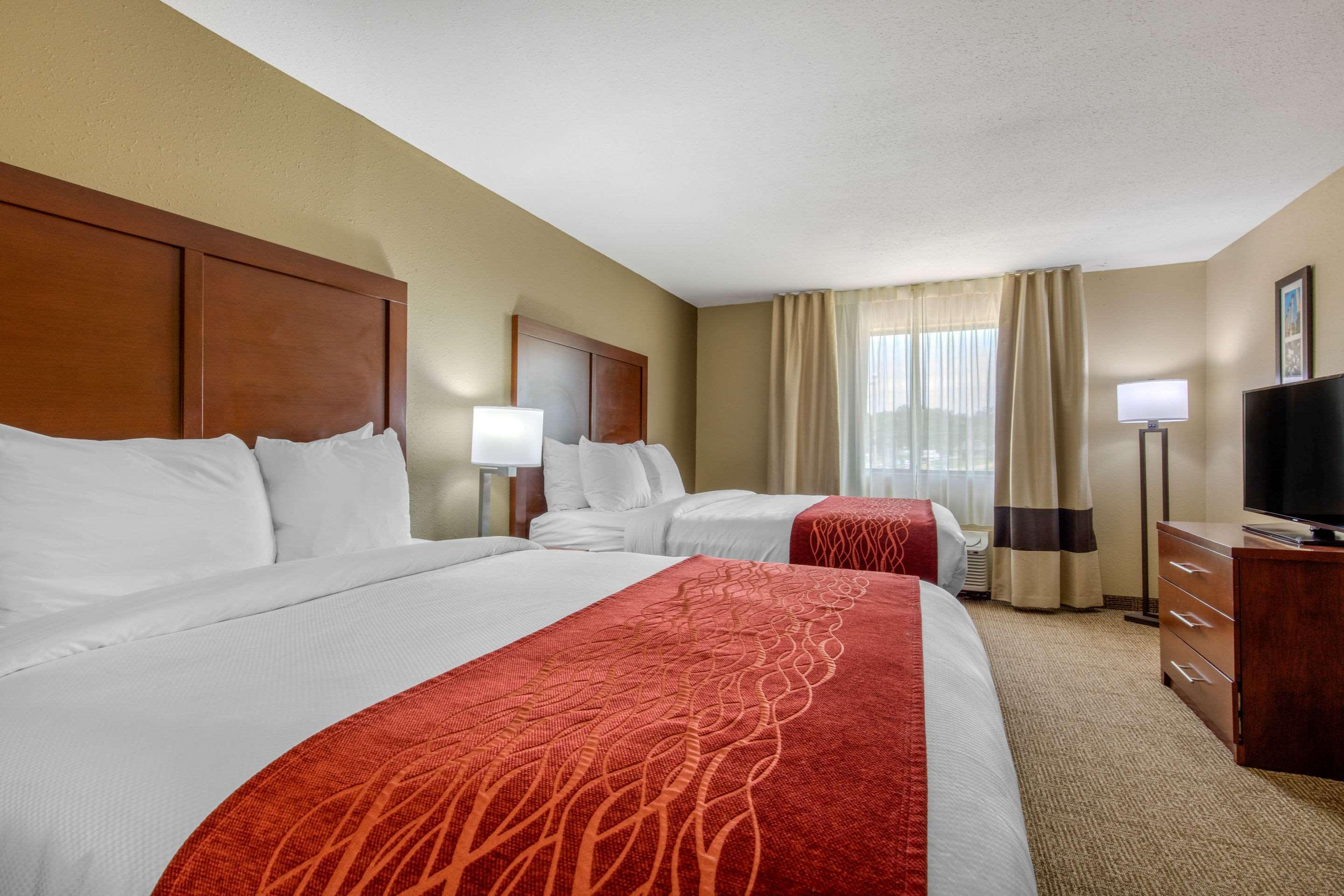 Comfort Inn & Suites Маккомб Экстерьер фото