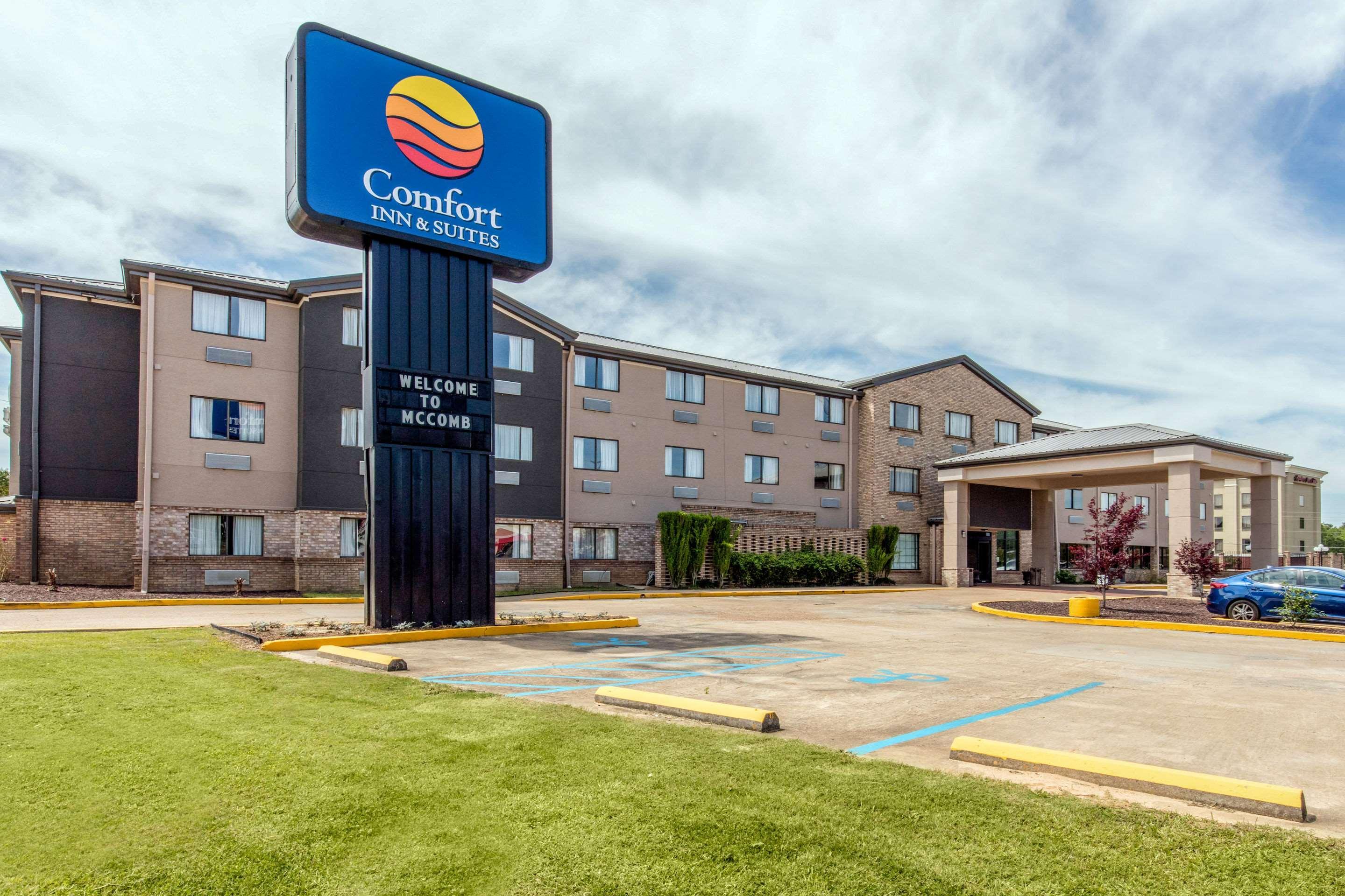 Comfort Inn & Suites Маккомб Экстерьер фото