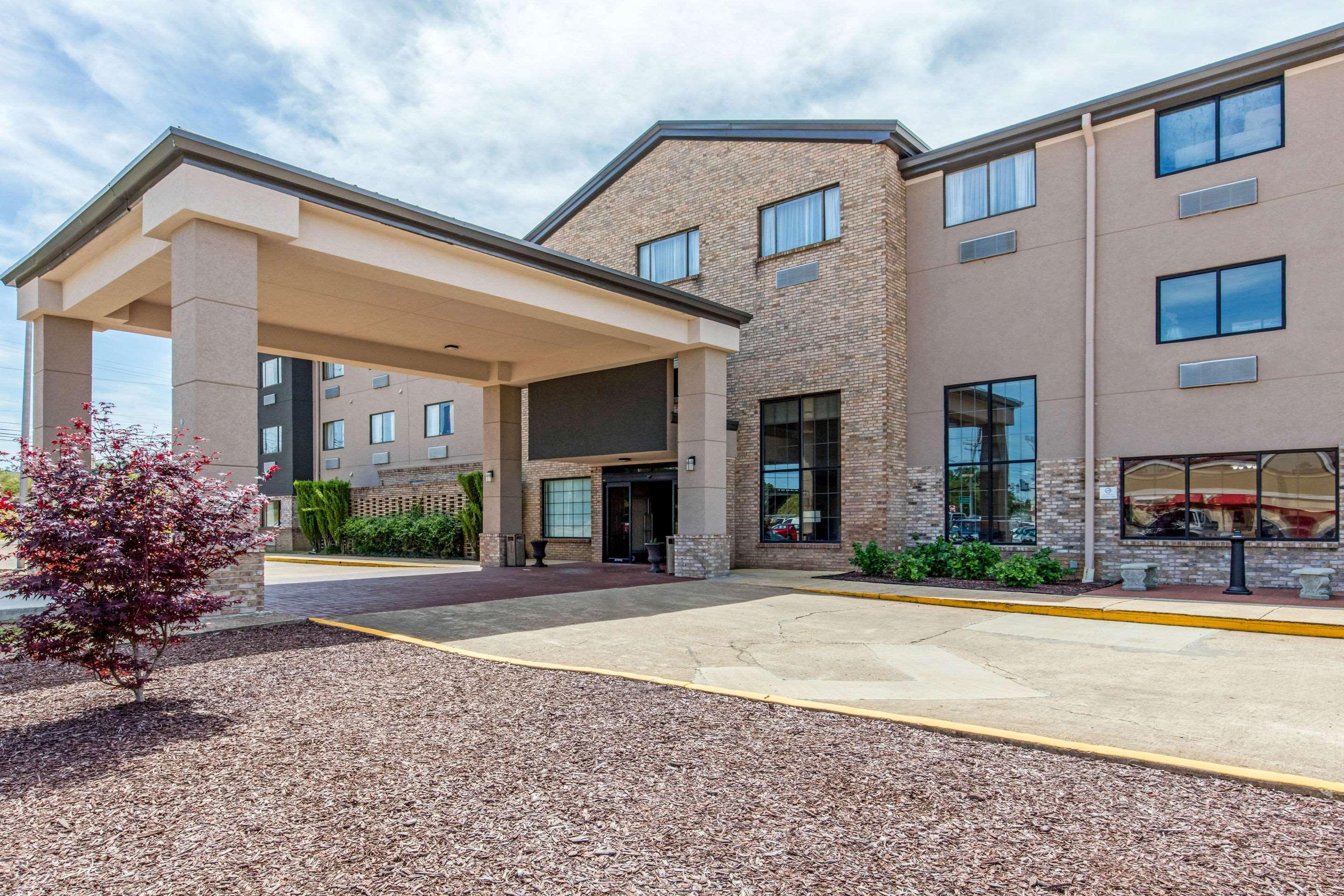 Comfort Inn & Suites Маккомб Экстерьер фото