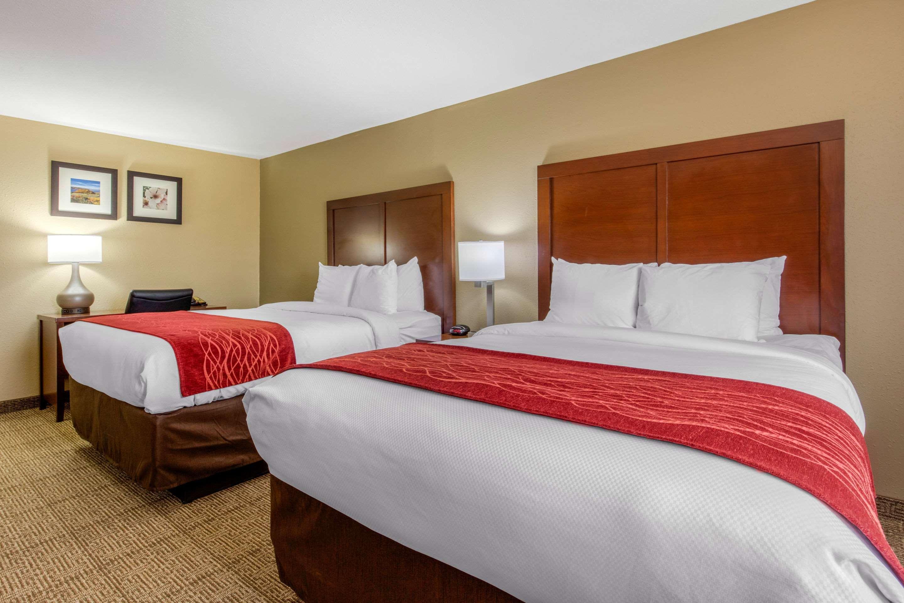 Comfort Inn & Suites Маккомб Экстерьер фото